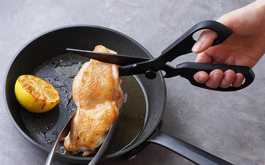 新商品 キッチンバサミ「Chef's」販売のお知らせ | INFORMATION | METAPHYS