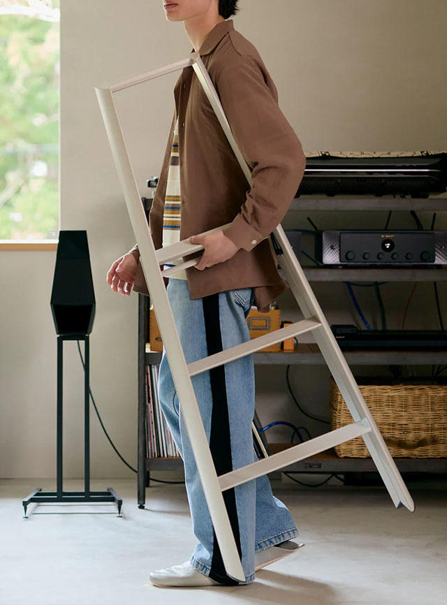 【無骨・頑丈】50角アングル アイアン製スツール・踏み台 エキスパンドメタル lucano 94011 Step Stool／3-step | METAPHYS